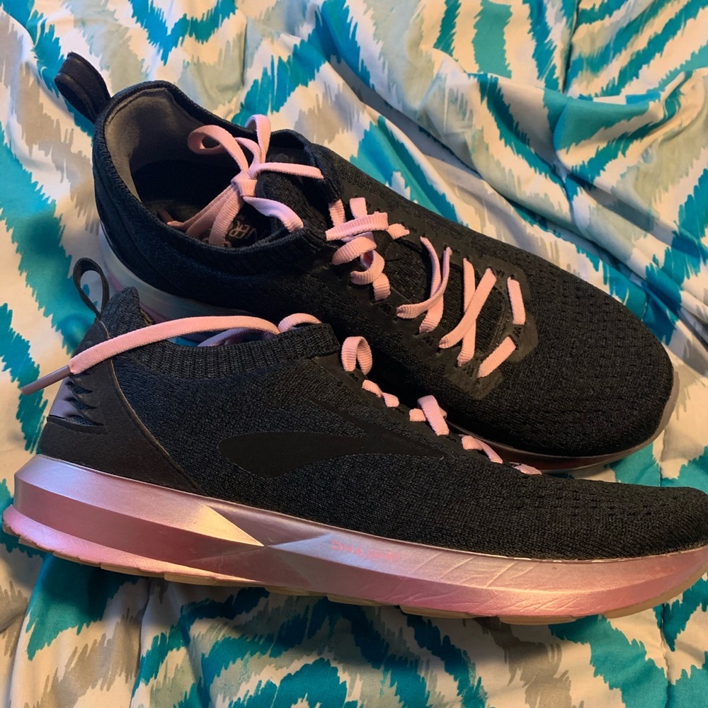 Women’s brooks levitate 2